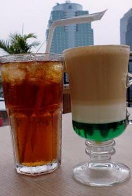 ice tea and mint caffe latte